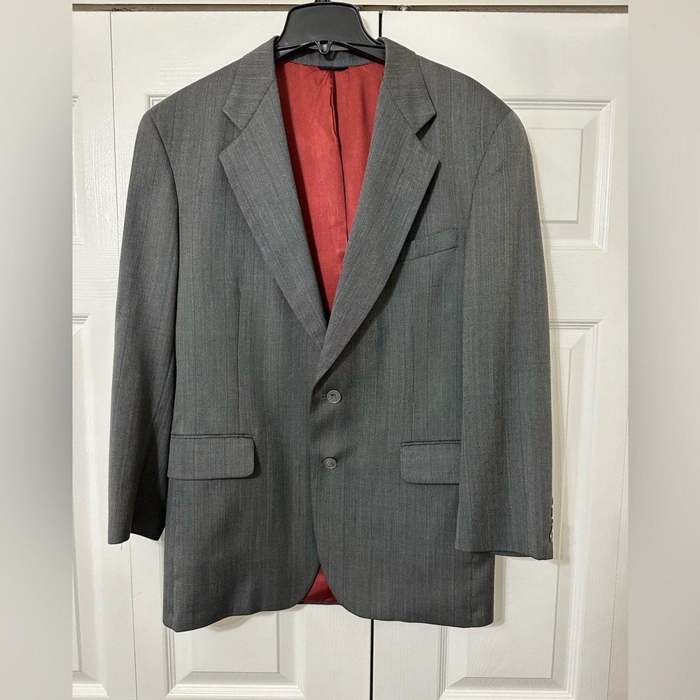 Men’s 38R JG Hook charcoal gray subtle pinstripe wool suit. Very nice condition.